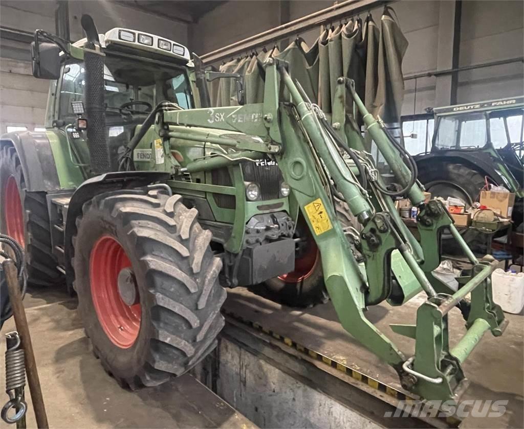 Fendt 820 Vario Трактори