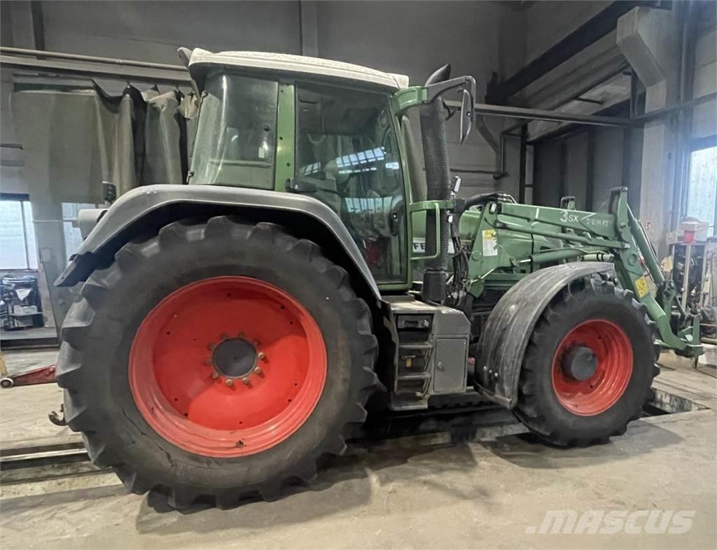 Fendt 820 Vario Трактори