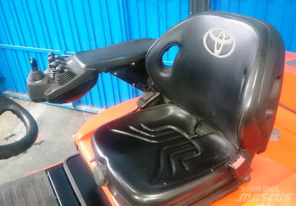 Toyota 7 FBMF 30 Електрически вилични кари-повдигачи