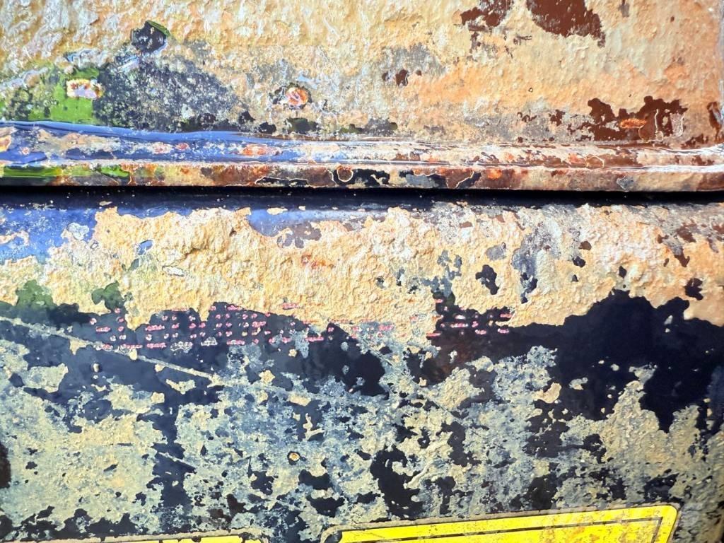 JCB 3TST Странични самосвали