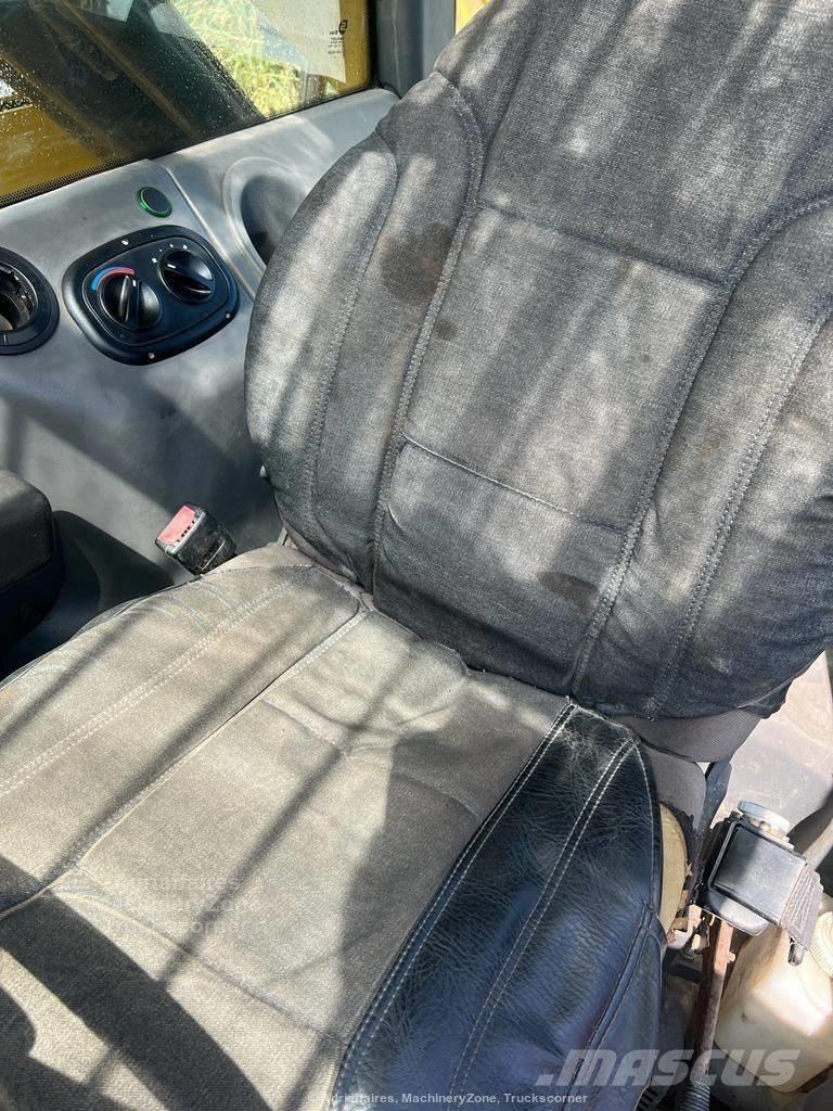 New Holland LM 1445 Телескопични товарачи