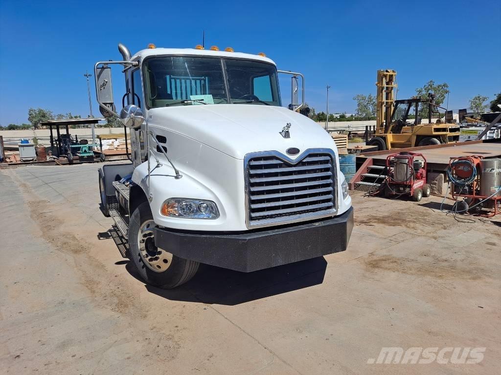 Mack CX612 Влекачи