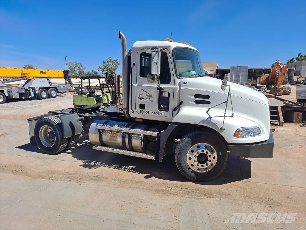 Mack CX612 Влекачи