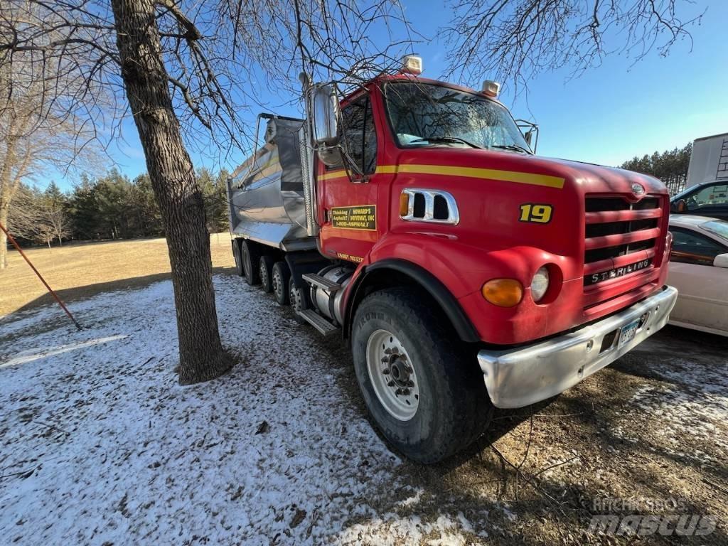 Sterling L 7500 Самосвал