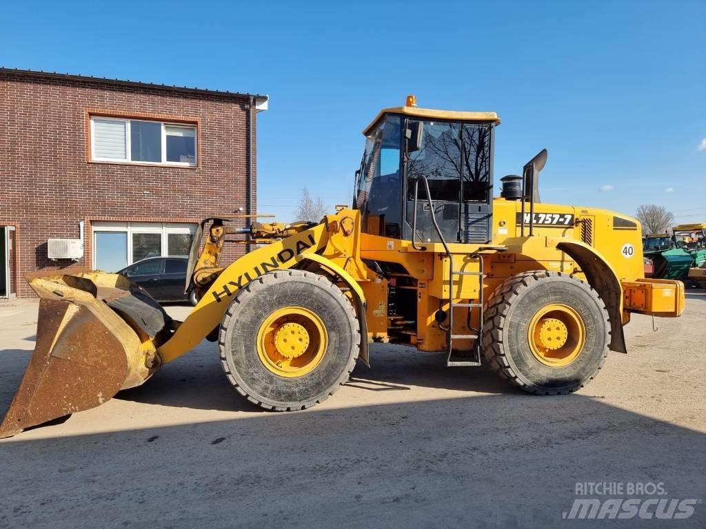 Hyundai HL 757-7 Колесни товарачи