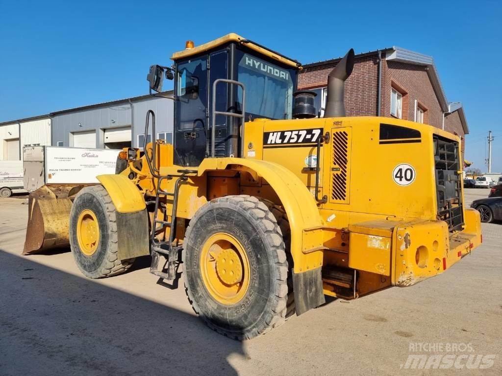 Hyundai HL 757-7 Колесни товарачи