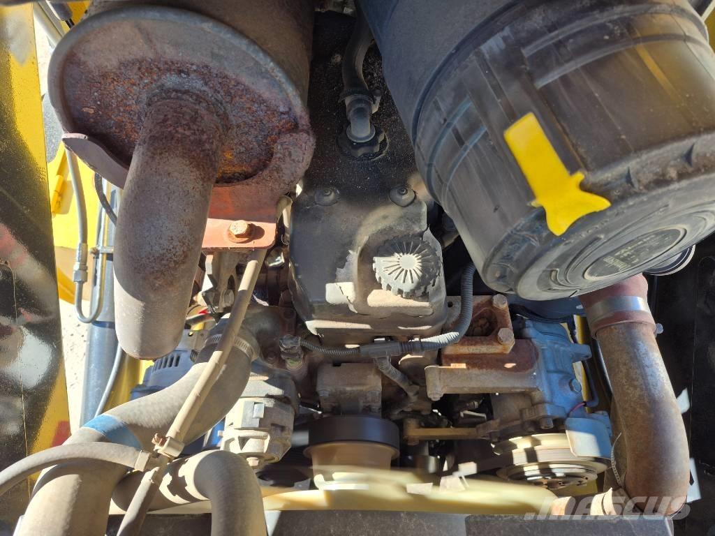 New Holland B 95 B Товарач със заден ексватор