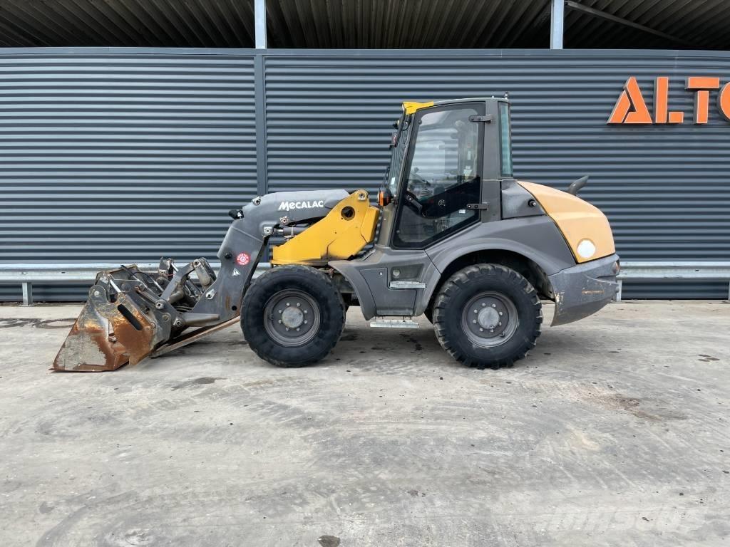 Mecalac AS 700 Колесни товарачи