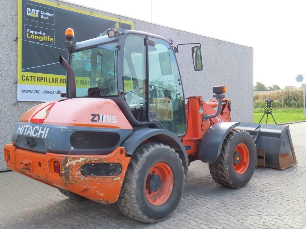 Hitachi ZX 95 Колесни товарачи