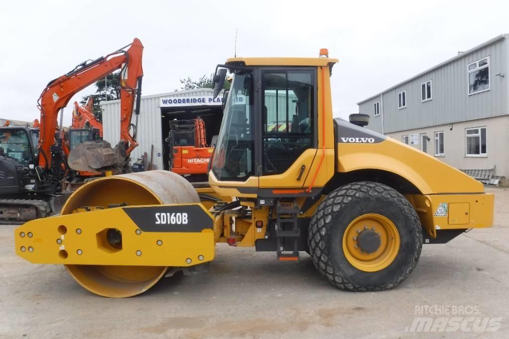 Volvo SD 160 B Пневматични гумени  ролки
