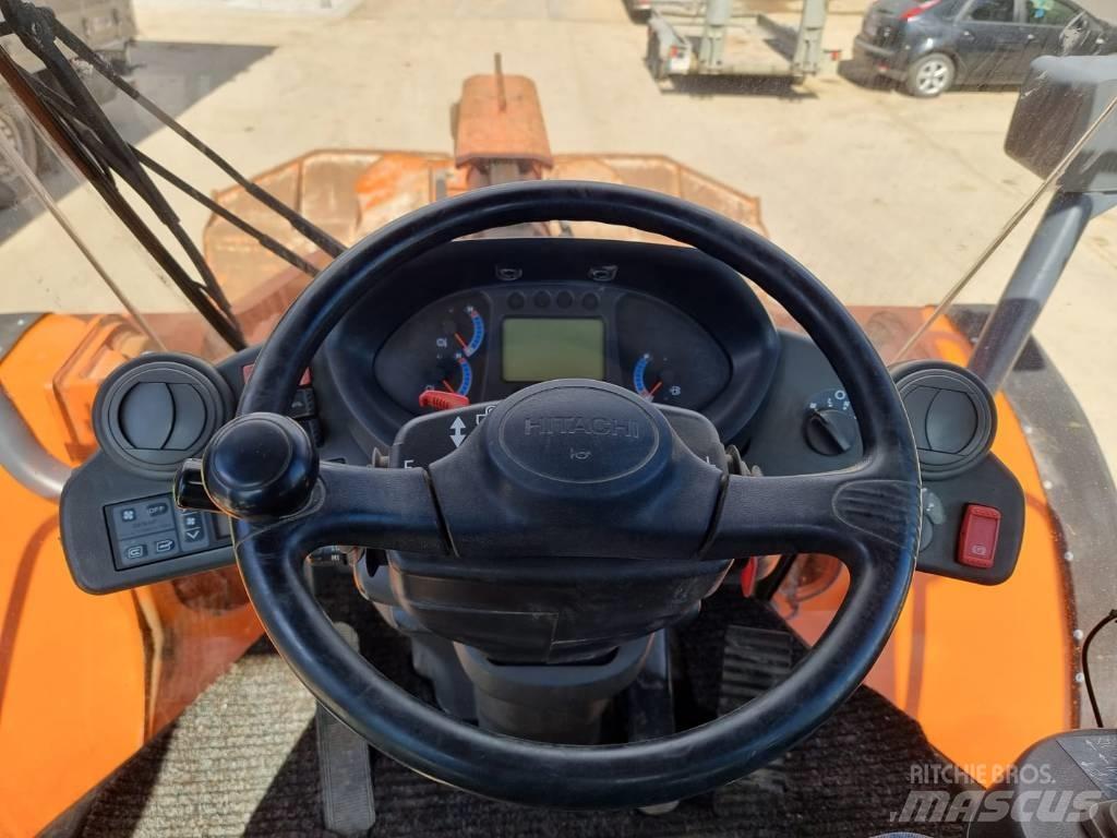 Hitachi ZW 220 Колесни товарачи