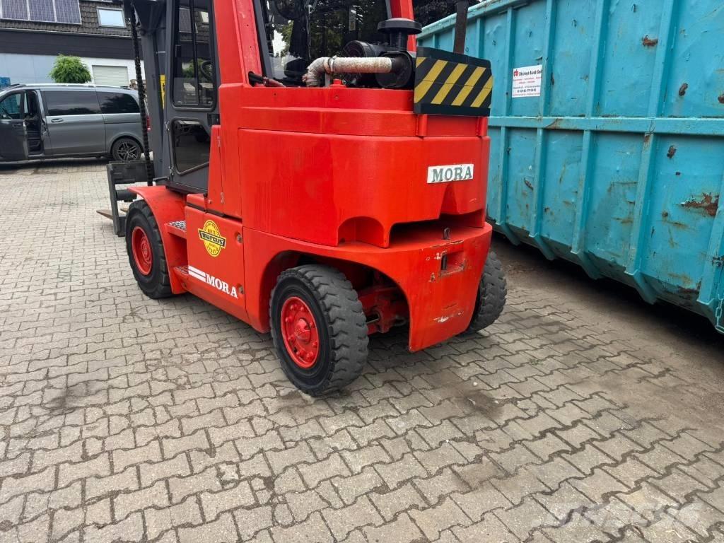 Mora M 80 CS Дизелови камиони