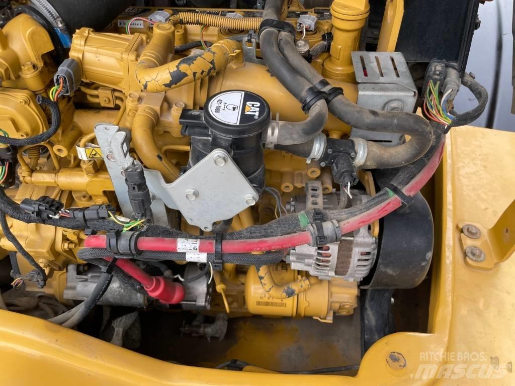 CAT 908M Колесни товарачи