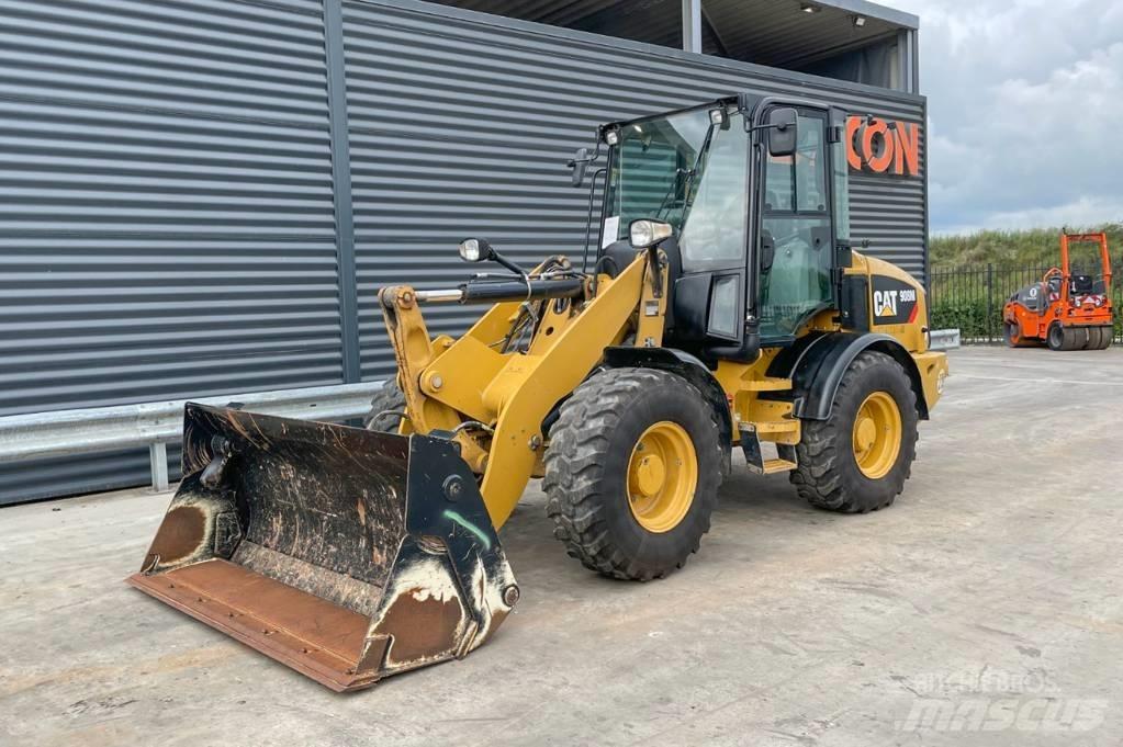 CAT 908M Колесни товарачи