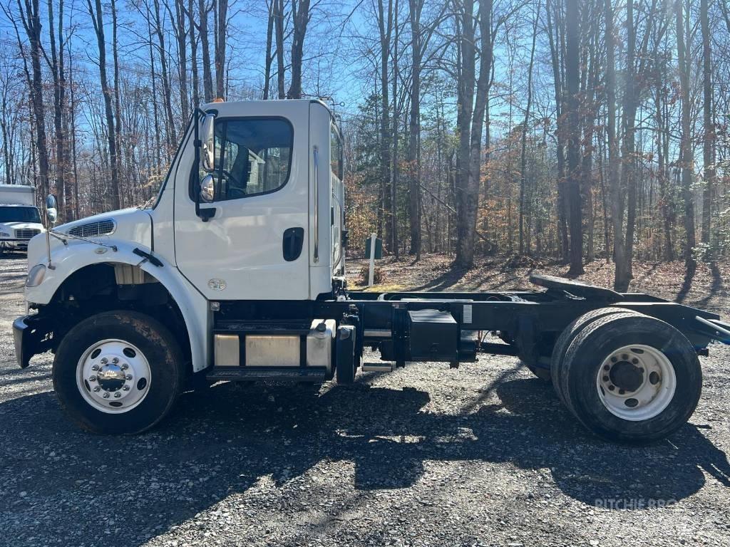 Freightliner M2106 Влекачи