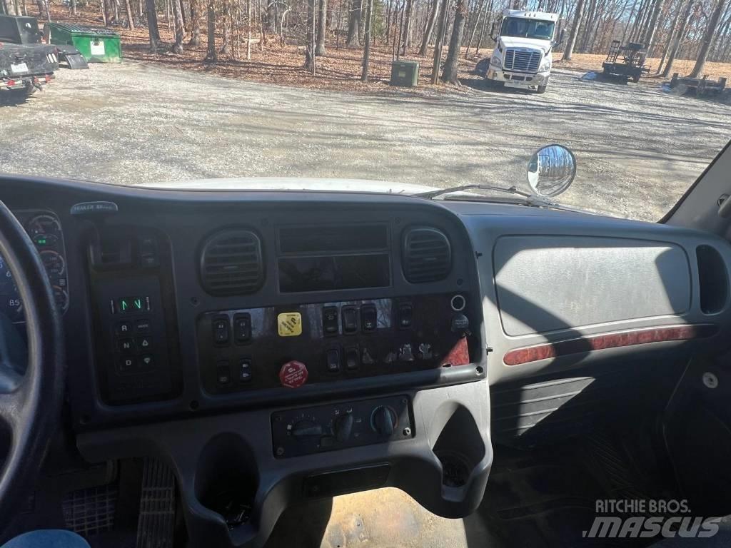 Freightliner M2106 Влекачи