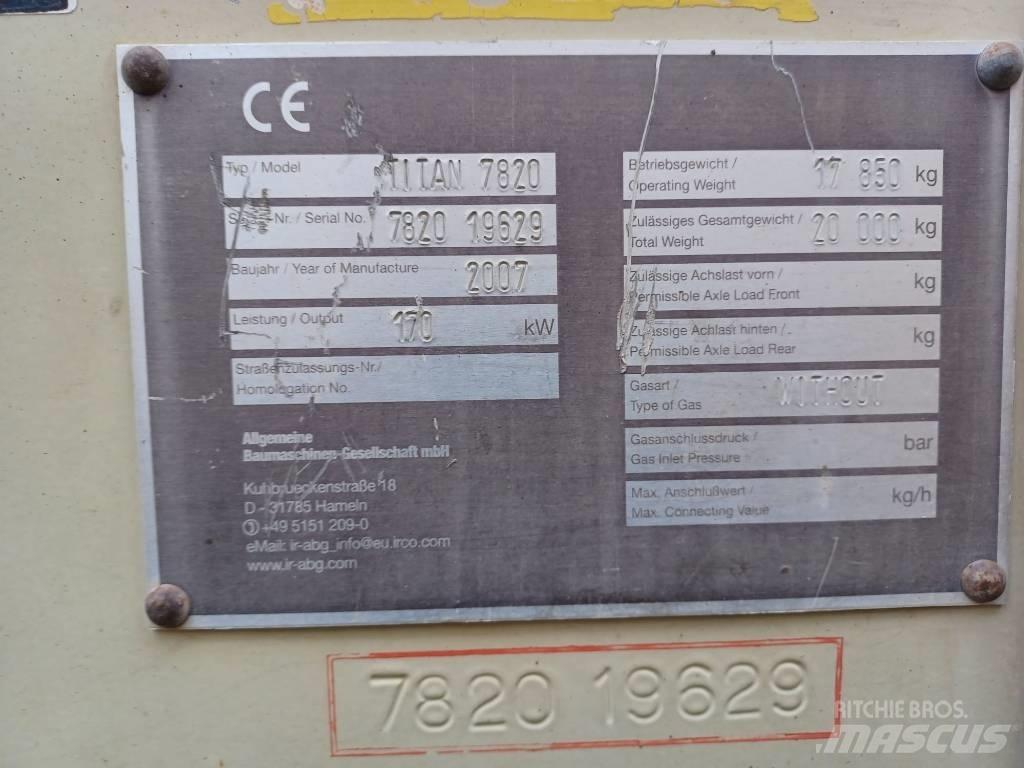 Titan 7820 Машини за асфалт