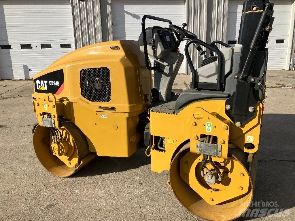 CAT CB 24 B Двойни барабанни ролки
