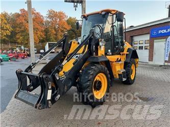 JCB 411 HT Колесни товарачи