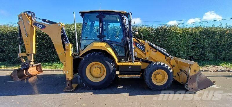 CAT 432 F2 Товарач със заден ексватор