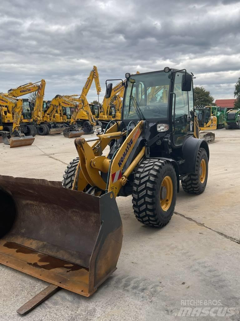 Komatsu WA80M-8 Мини товарачи