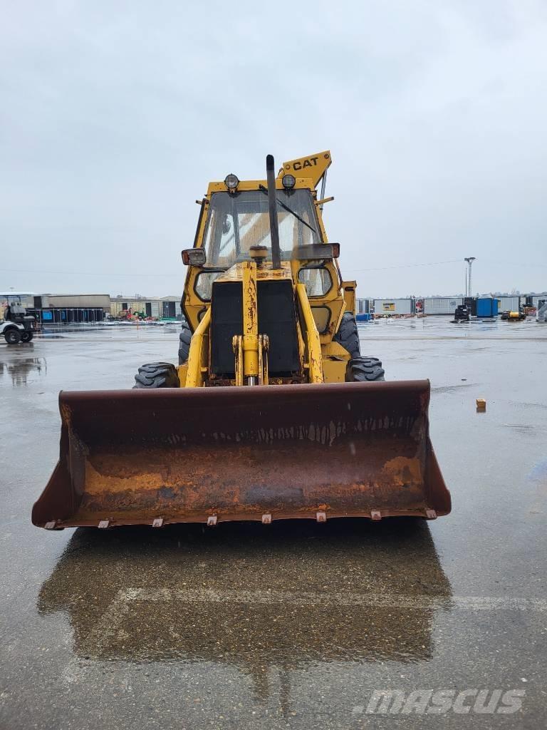 CAT 428 428 Товарач със заден ексватор