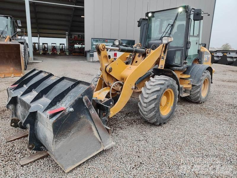 CAT 908 Колесни товарачи