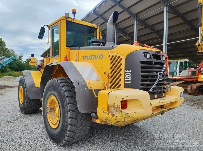 Volvo L120E Колесни товарачи