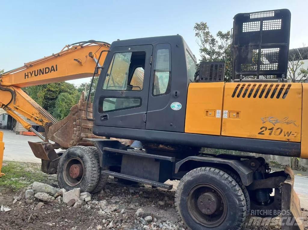 Hyundai R210W-7 Колесни екскаватори