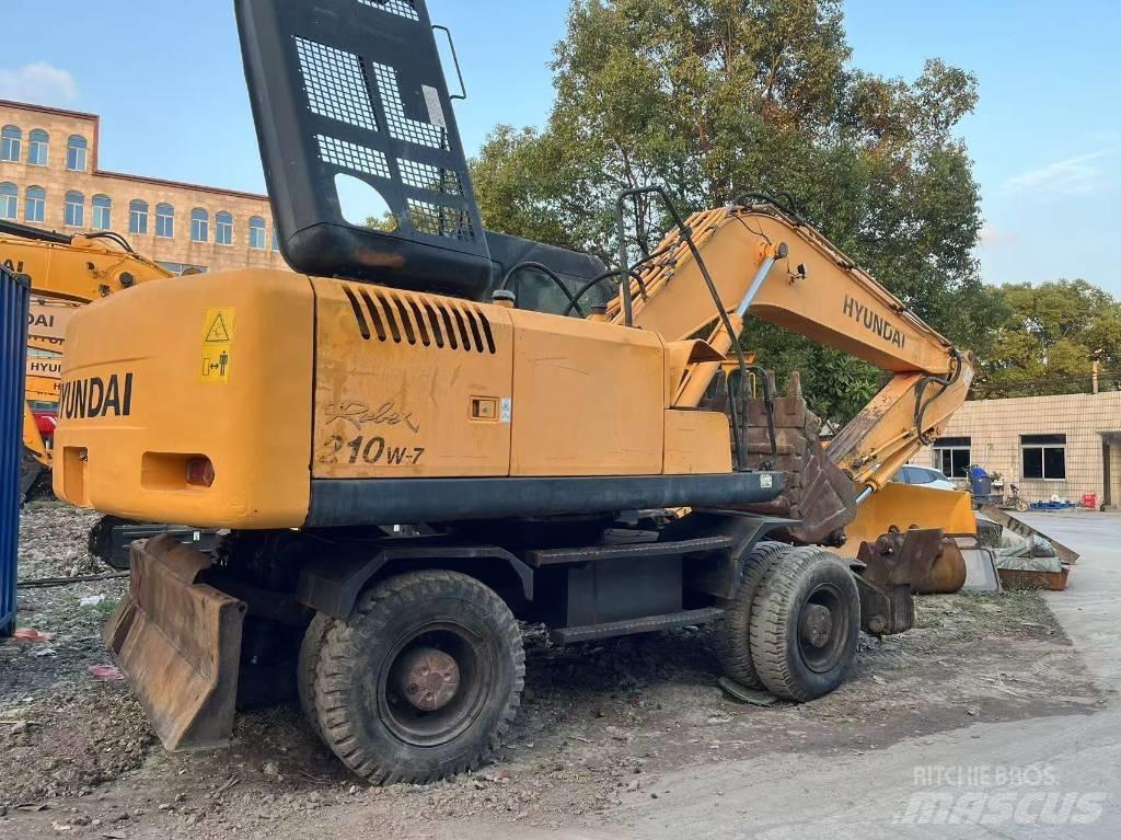 Hyundai R210W-7 Колесни екскаватори