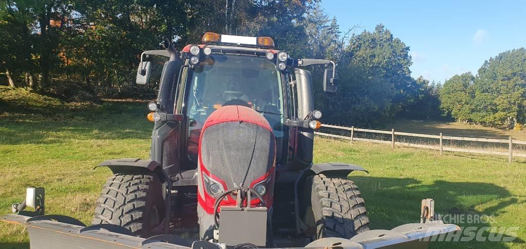 Valtra N114HT5 Трактори