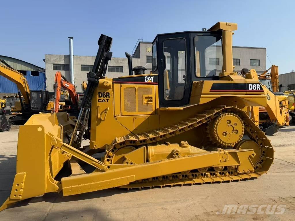 CAT D 6 R Верижни булдозери
