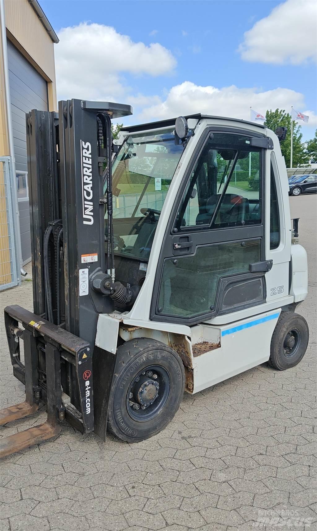 UniCarriers DX20 Камиони с АГУ
