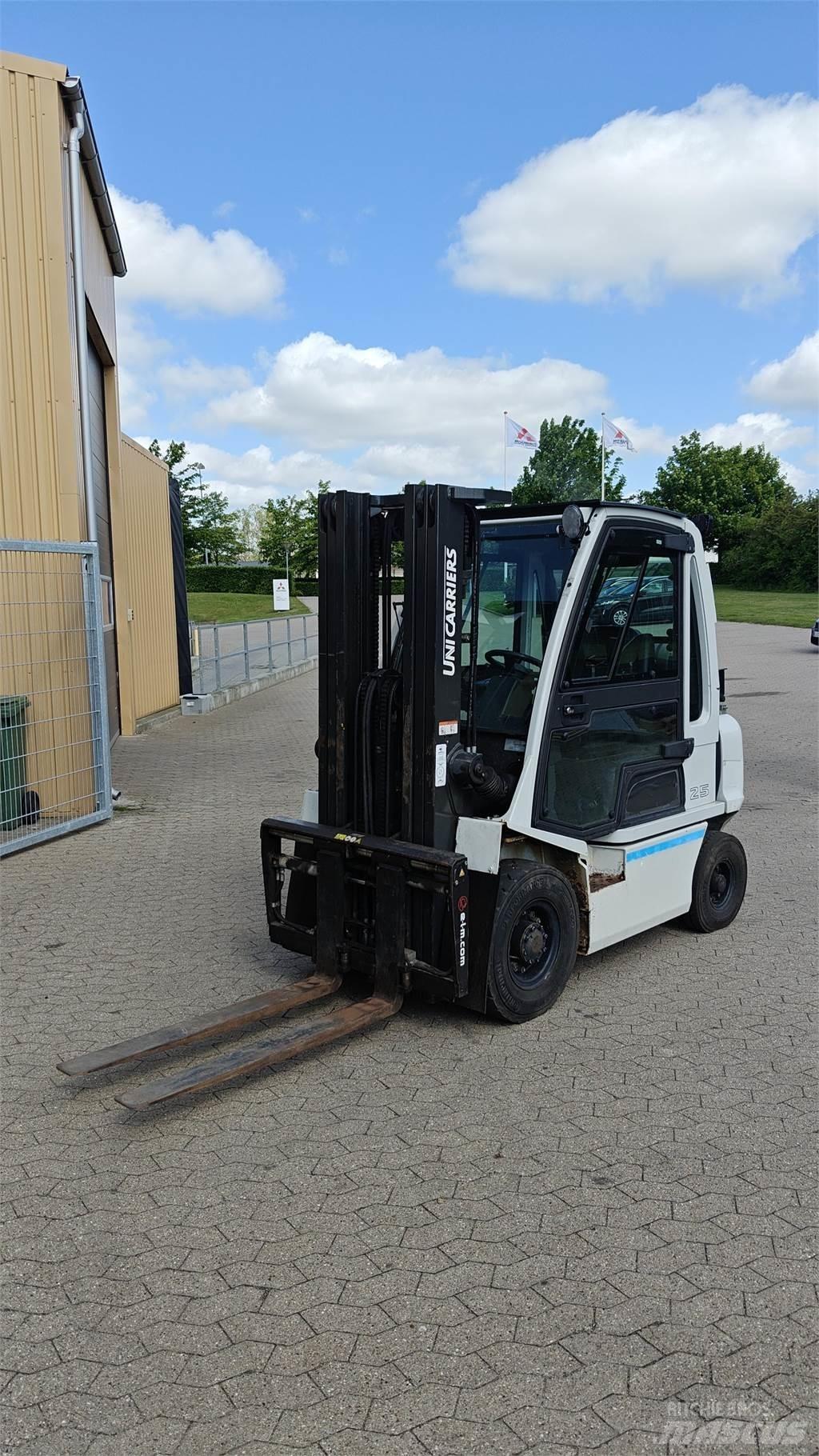 UniCarriers DX20 Камиони с АГУ