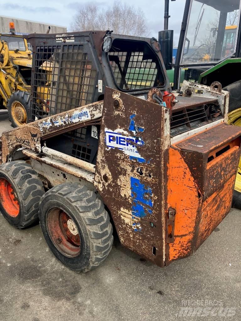 Bobcat 743 Мини товарачи
