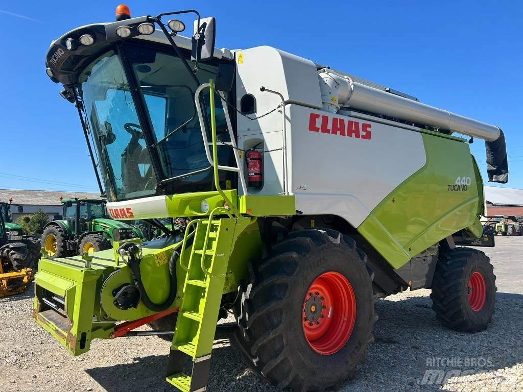 CLAAS Tucano 440 Комбайни