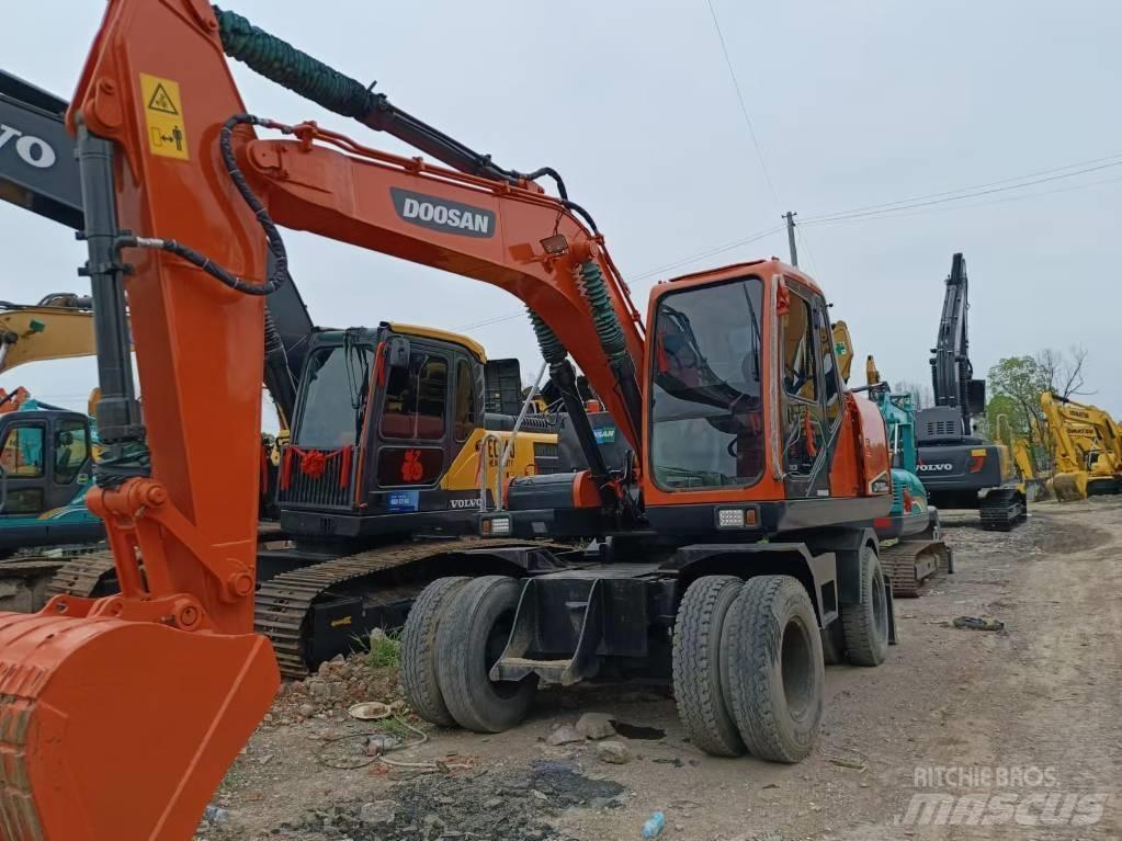 Doosan 150 W-7 Колесни екскаватори