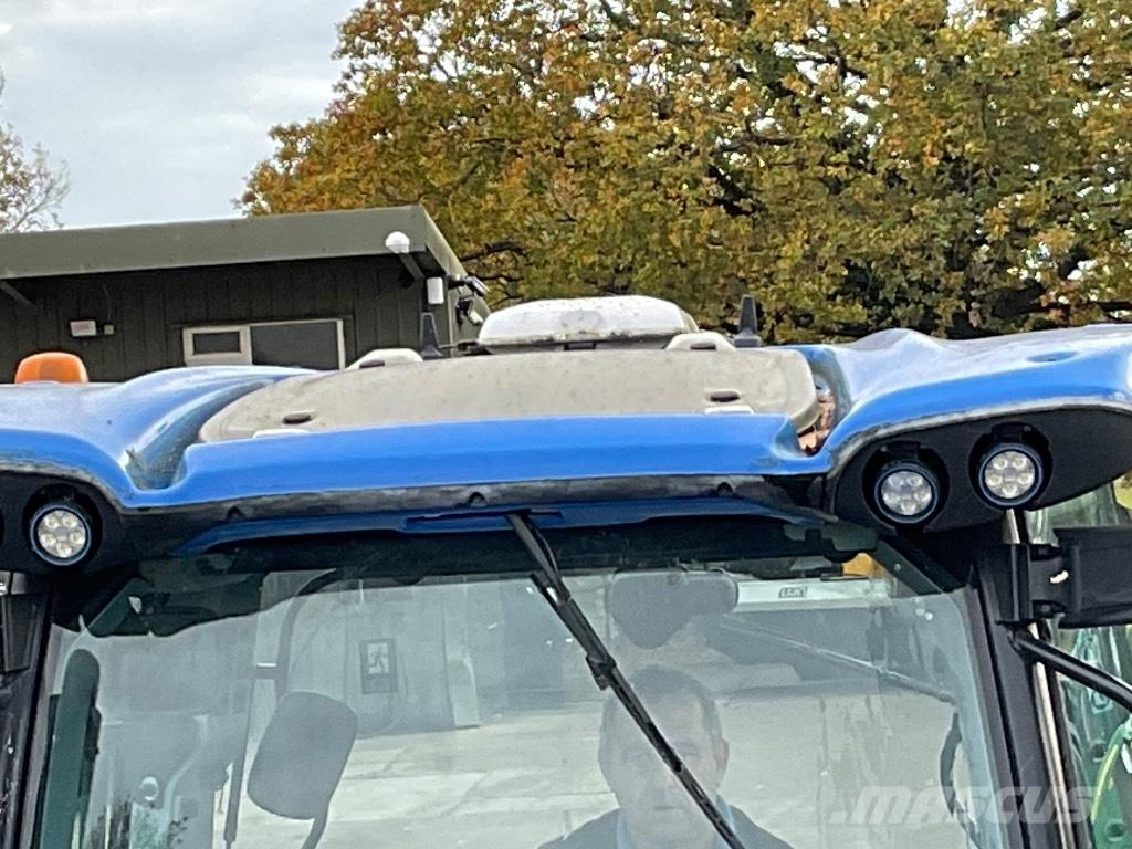 New Holland T 7.210 Трактори