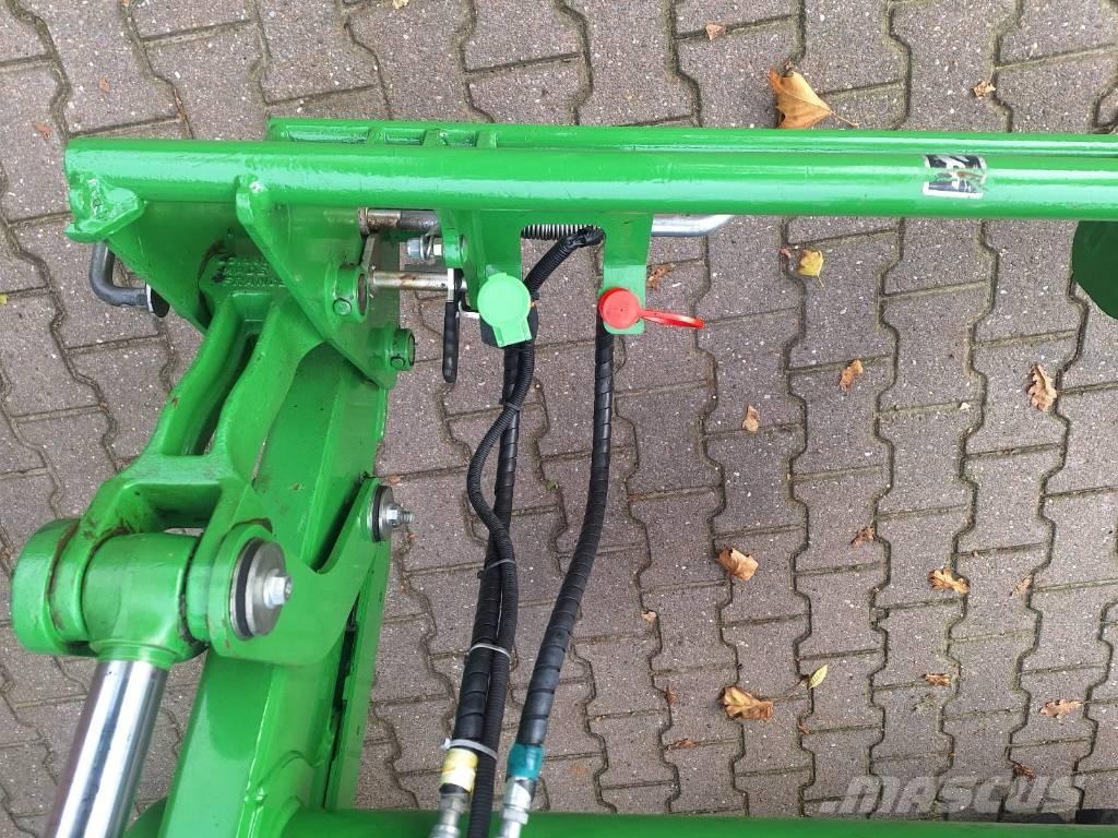 John Deere 5075M Трактори