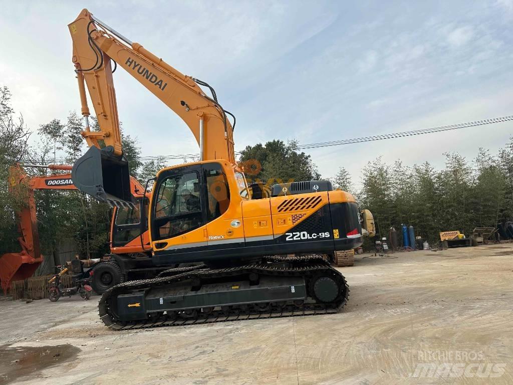 Hyundai R220 Верижен екскаватор