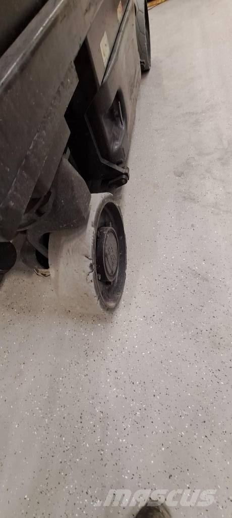 JLG 2630 ES Ножични работни платформи