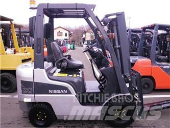 Nissan NP1F1M20J Камиони с АГУ