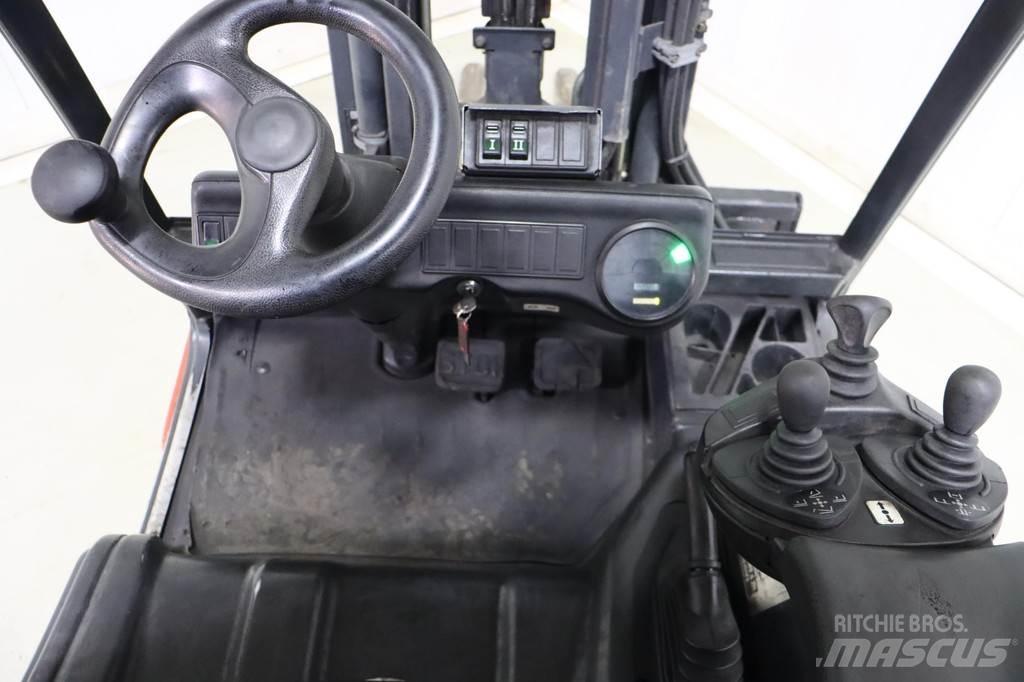 Linde E30-02 Електрически вилични кари-повдигачи