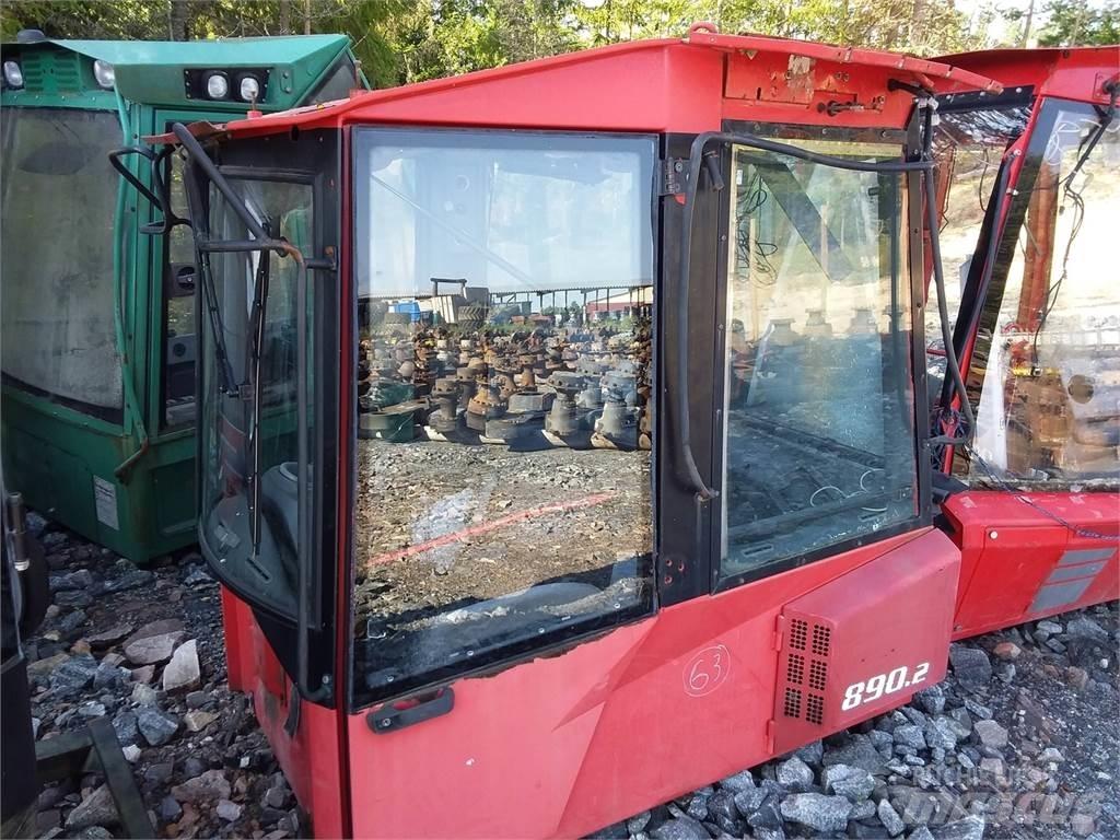 Valmet 890.2 Кабина