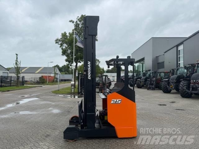 Doosan BR 25 JW-9 Ретрак/ Високоповдигач с изместване на вилката напред