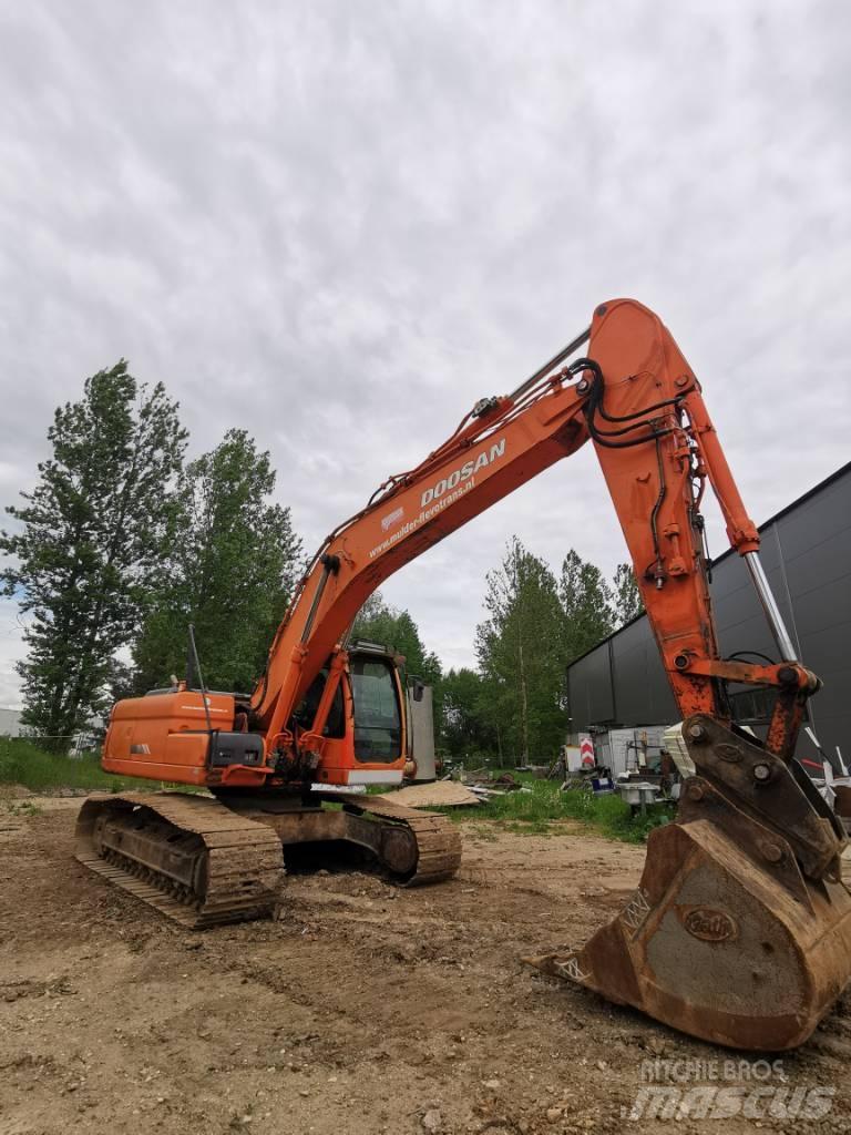 Doosan DX 225 LC Верижен екскаватор