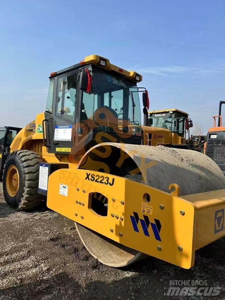 XCMG XS 233J Еднобарабанни ролки
