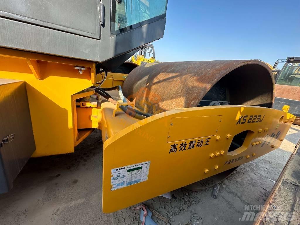 XCMG XS 233J Еднобарабанни ролки
