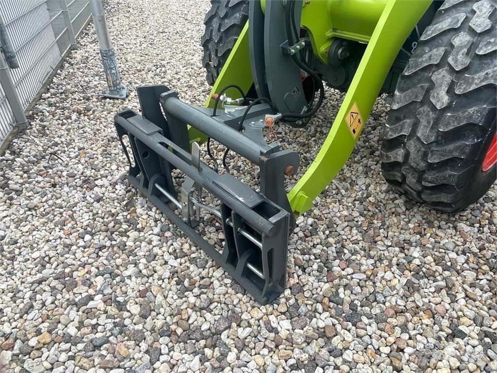 CLAAS Torion 535 Колесни товарачи