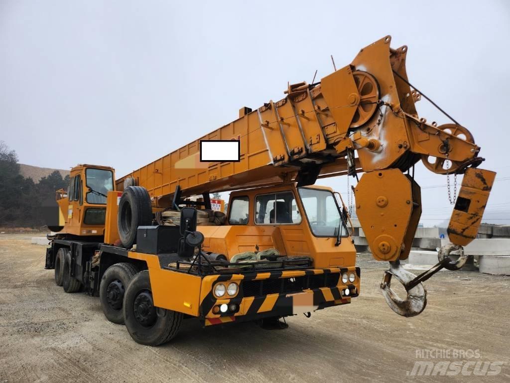 Hyundai HC 50 Всъдеходни кранове